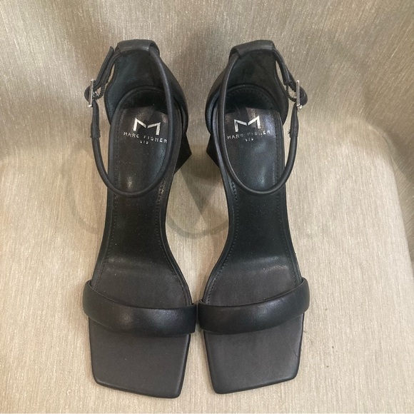 MARC FISHER Sz 8.5 Denny Asymmetrical Heel Padded Strappy Square Sole Sandals - Picture 4 of 11